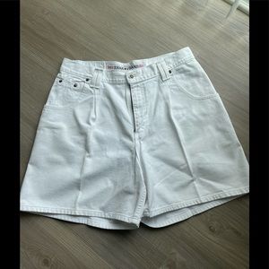 Vintage zena high waisted white denim short